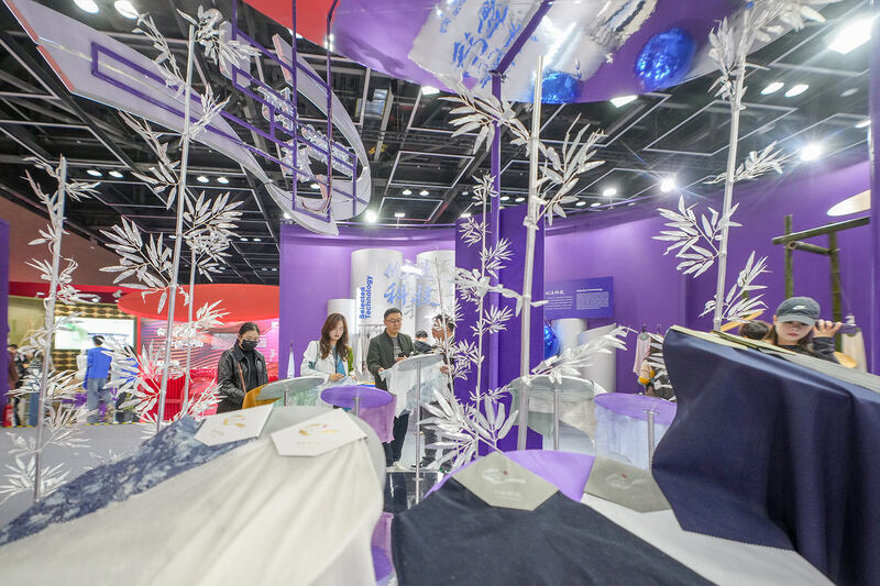 _NiceYa_'s tweet image. The fabrics of the future are here!
3D printing technology brings endless possibilities to fashion design.
👗🖤✨
#KeqiaoFashionExpo #3DPrintedFabric #FutureFashion