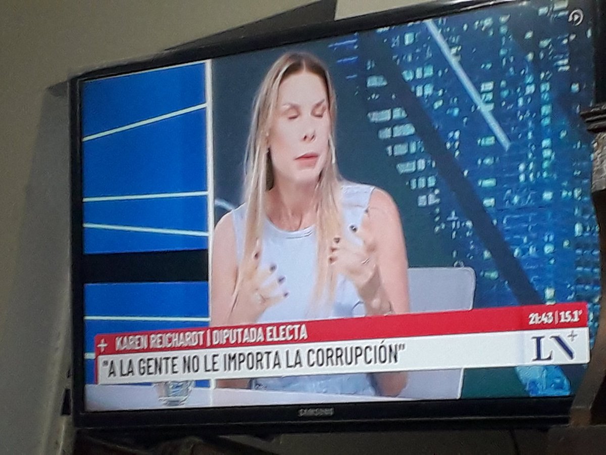 chisp7's tweet image. Que país generoso,  al final la #granata es un poroto,  un #gato #playboy #menemista nos viene a hablar de la fe y esperanza y que se siente un cambio en la calle disfruten lo #votado #reichard saludos gladiador @gladiadormerval @lanacionmas