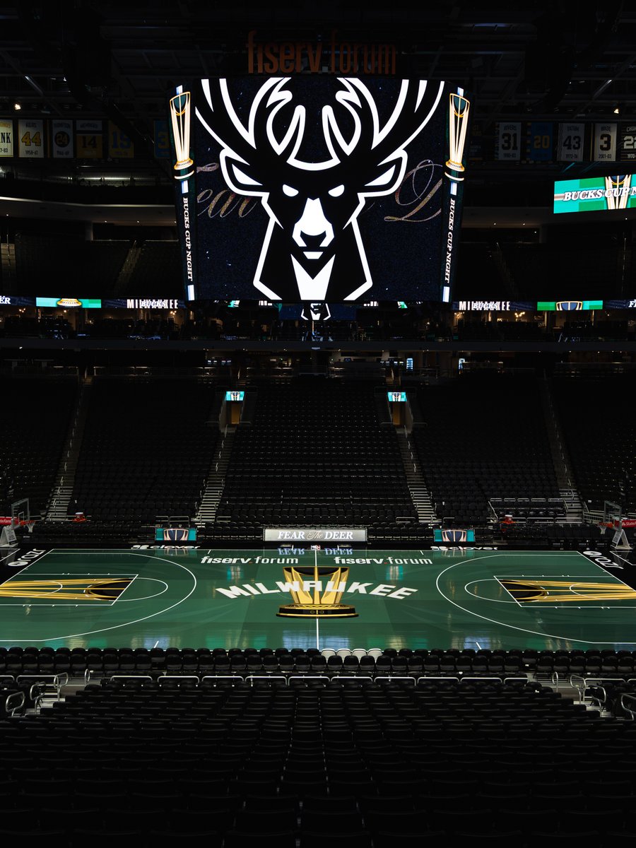 Bucks's tweet photo. Our new NBA Cup court looks glorious in green. 🏆 https://t.co/6MfamKSAyh
