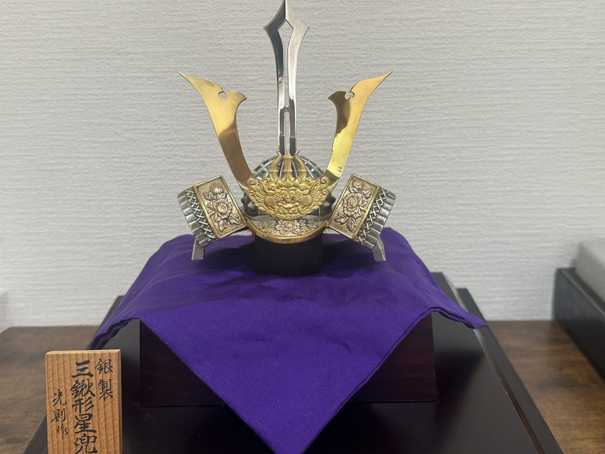 sinraiya1007's tweet photo. 思来屋（しんらいや）は本日も通常通り営業中です😊

銀製の兜や置物、飾り物などもお買取りしております。
素材がわからないものでも大丈夫です✨
一度お持ちいただければ、丁寧に査定いたします。

ご相談だけでもお気軽にどうぞ🌿

#思来屋 #椎名町 #買取専門店 #銀製品 #兜 #飾り物 https://t.co/0dKhF2nI32