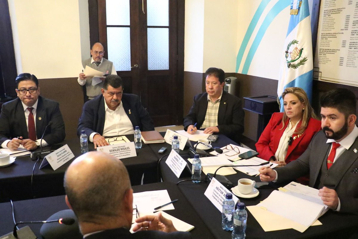 Como presidente de la Comisión de Comunicaciones, Transporte y Obras Públicas, reafirmo mi compromiso con la transparencia y la fiscalización efectiva de las instituciones públicas. En la reunión sostenida con autoridades de la Empresa Portuaria Quetzal (EPQ) y la Comisión