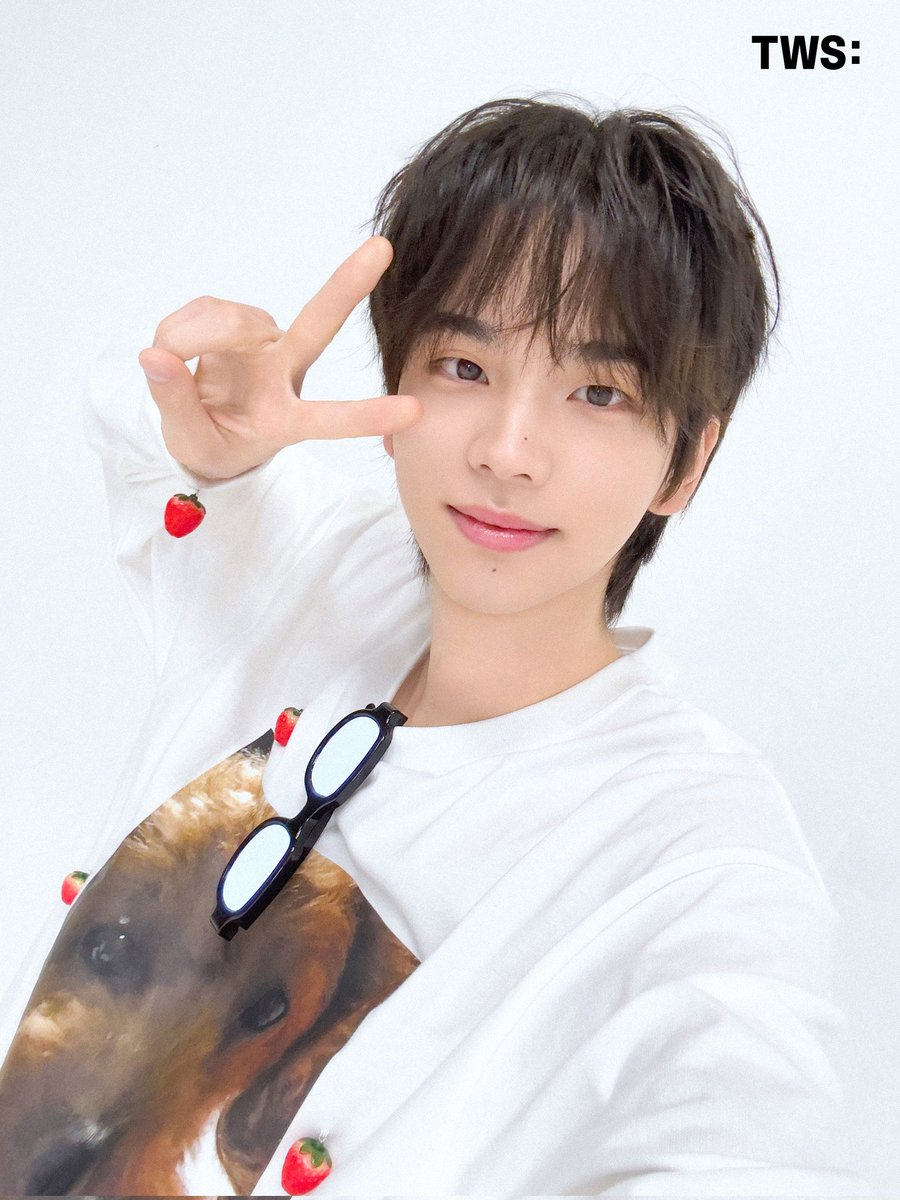 Celamat ulang tahun cayangkuuu yang ganteng banget ❤️‍🔥 Doa terbaik buat cayang semoga semakin bersinar semakin berjayaa dan ada challenge bareng sama aku 😘🥰🥳 I love you so much gantengkuuu 🩷🤍🩷🤍🩷