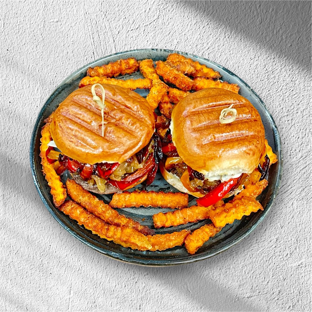 LOADED BEEF 🥩 BURGER 🍔 WITH SWEET POTATO 🍠 FRIES 🍟 
#chefeazzy#
#foodies#
#healthyfood#
#cheflife🔪#