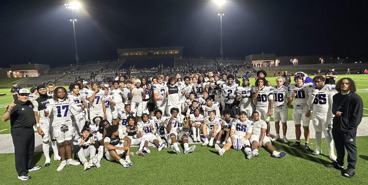 RPHS_Panthers10's tweet photo. @RGAPMobileLive @RPHS_Royals @RPHS_Band 🚨Football (V)🚨: Ridge Point Annihilates Austin! Completes 2025 Season Undefeated (10-0)! WINS #DistrictChampionship #GameDayReady #DefendThePoint #PanthersWrapUp #GetAfterDemDogs @RGAPMobileLive
Panthers 70
Bulldogs 22
Final https://t.co/80PwEBminC