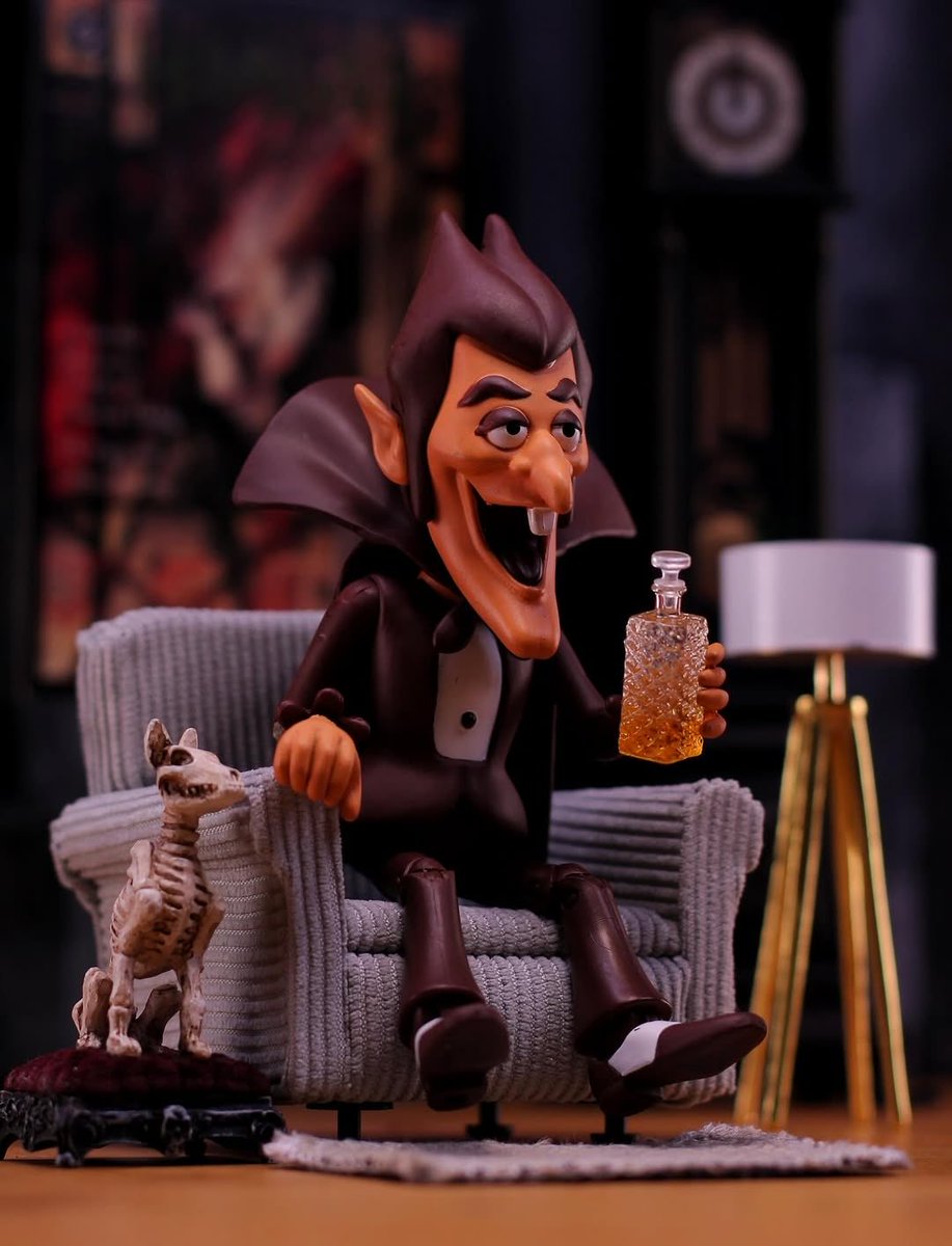 LoveJadaToys's tweet image. “Cahn I offah you... a dreenk?” 🥃 

Repost/📸 Cred - @DruOlive 

#JadaToys #CountChocula