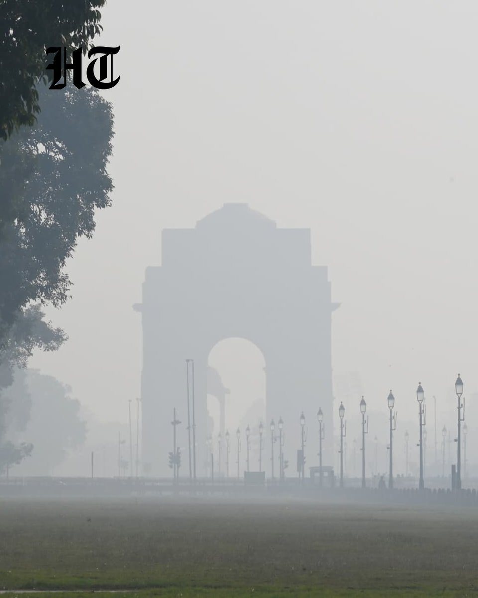 htTweets's tweet image. A dense layer of smog enveloped large parts of New Delhi, worsening air quality across the city.

(Photos: @HTvipin / Hindustan Times)