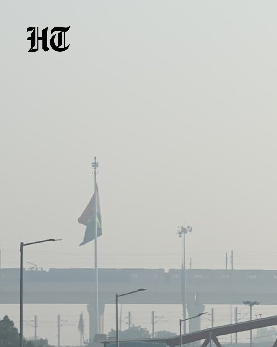 htTweets's tweet image. A dense layer of smog enveloped large parts of New Delhi, worsening air quality across the city.

(Photos: @HTvipin / Hindustan Times)
