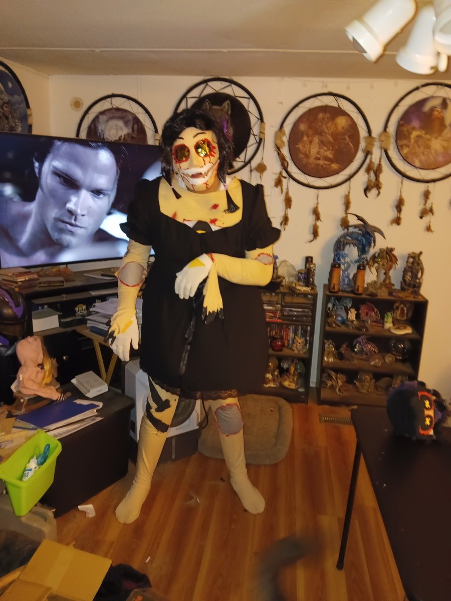 AnalysisKryptic's tweet image. Little test fit 
Not complete yet, still need to add some stitches, rips etc, also when I do this for real I&apos;ll be wearing a corset 

#murdedrones #cynessa #Cosplay #cynessaCosplay 
#Callbackping #Letmein