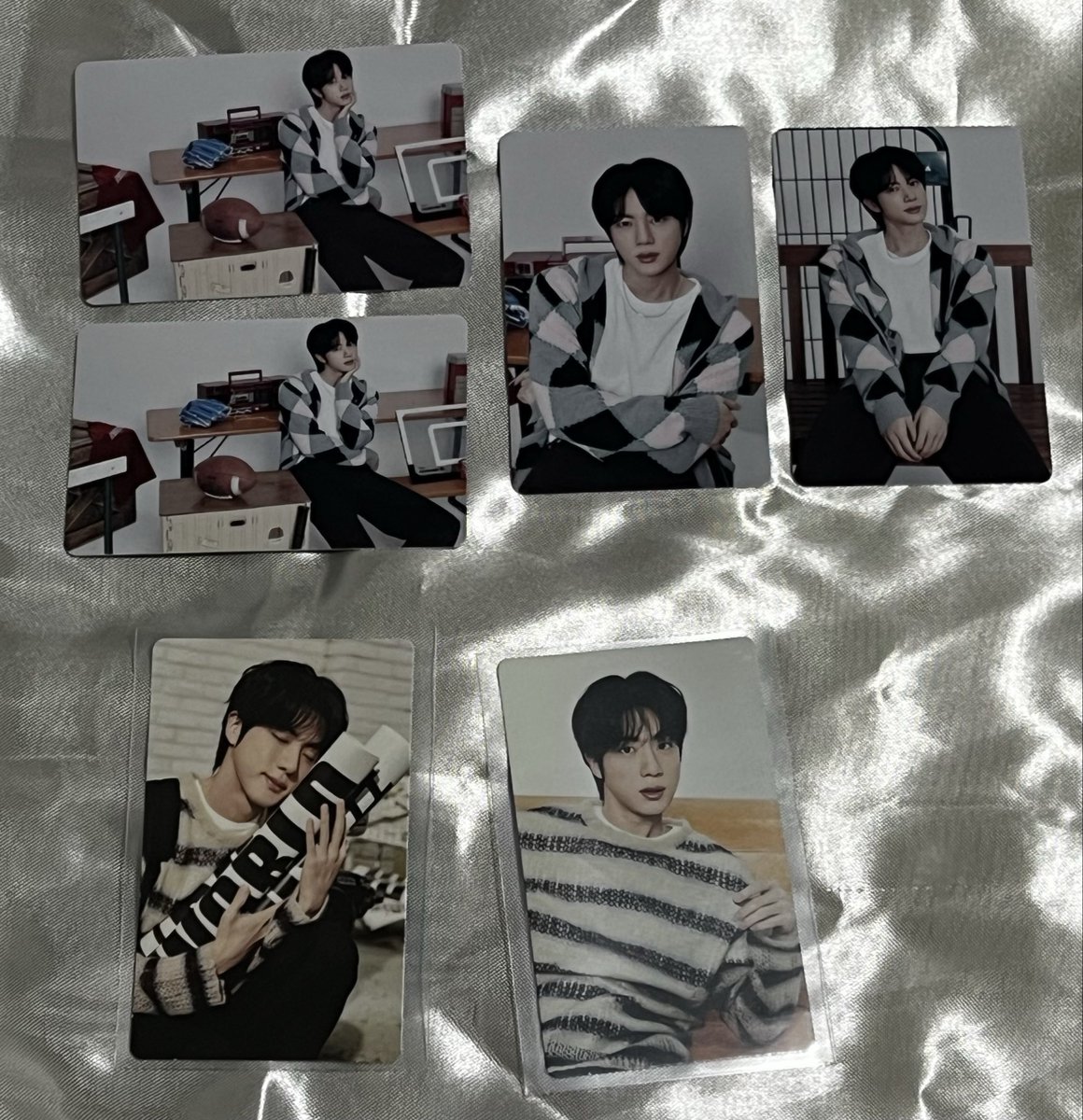 hamuu__1204's tweet photo. ✩RUNSEOKJIN ミニフォト グッズ 交換

譲
→1枚目
Japan mini photocard 
global mini photocard 02 / 13

求
→2枚目（global mini photocard 03 / 15

交換優先ですが、買取も考えております。
切実に求めておりますのでお声掛けいただけると幸いです🙏🏻

#BTS交換 #btsトレカ交換 #BTS買取 https://t.co/eyjBfgl4Xm