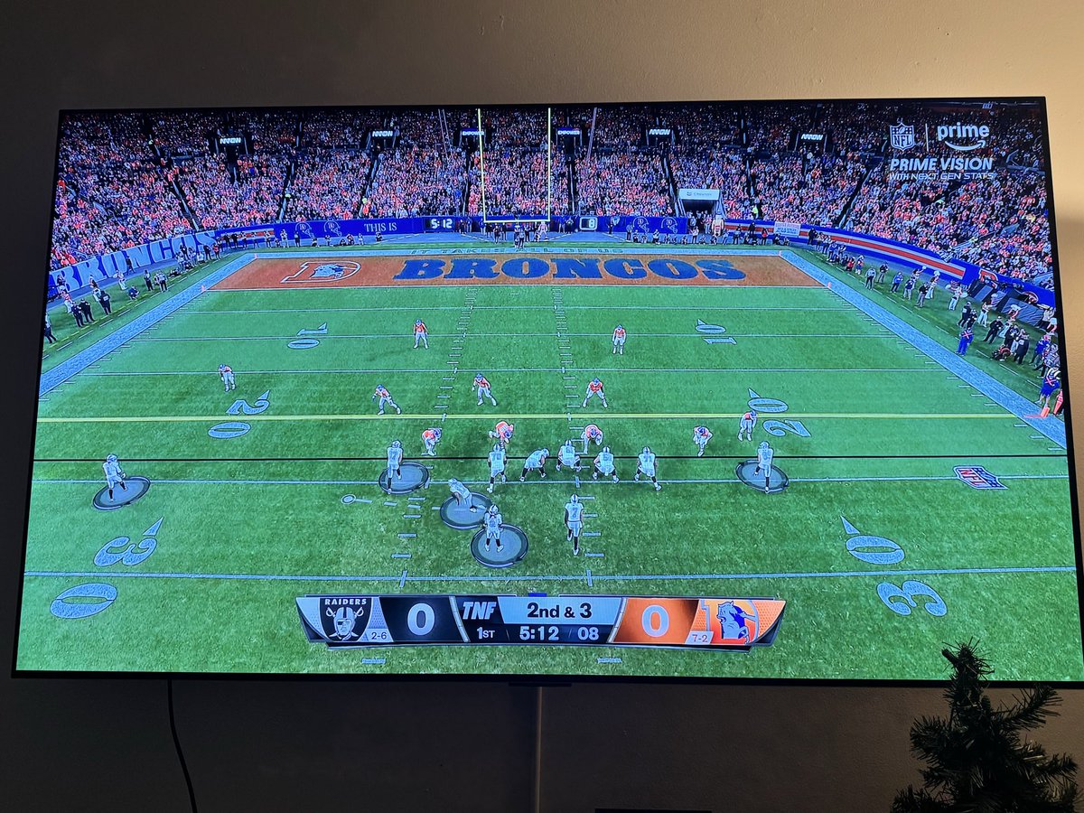 ComplexRaider's tweet photo. Make sure to watch the game on this Camera Angle, you can see Every play Develop. Prime Vision with Next Gen Stats. https://t.co/2y6iAOnCq3