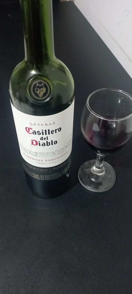 VLAD_FENIX's tweet image. Nada como una buena copa de vino para relajarse...