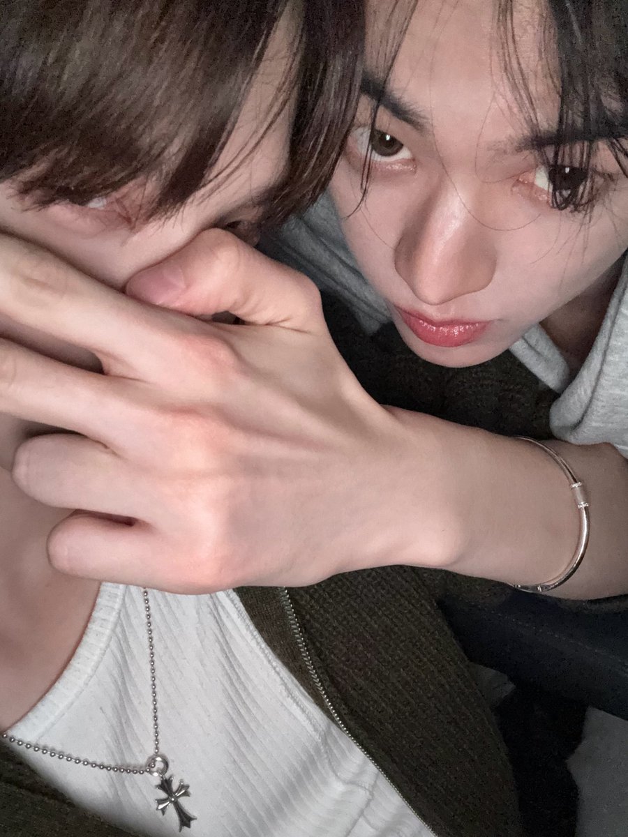 031107x050130's tweet photo. 251107 위버스 포스트

Happy birthday bro~🎈🎈 https://t.co/Oik4tewCyl