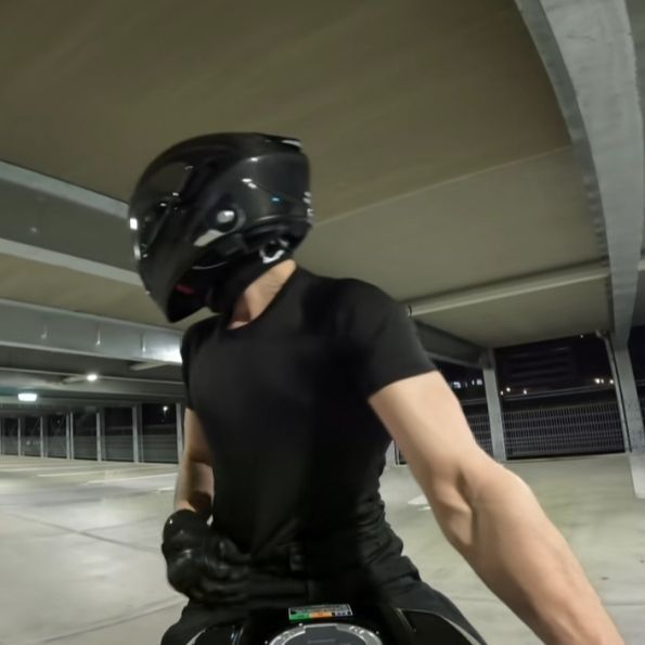 kangmindrake's tweet photo. oLia que lindo esse. Homem que veio mim busca moto ube https://t.co/hcIUkh1Ux6