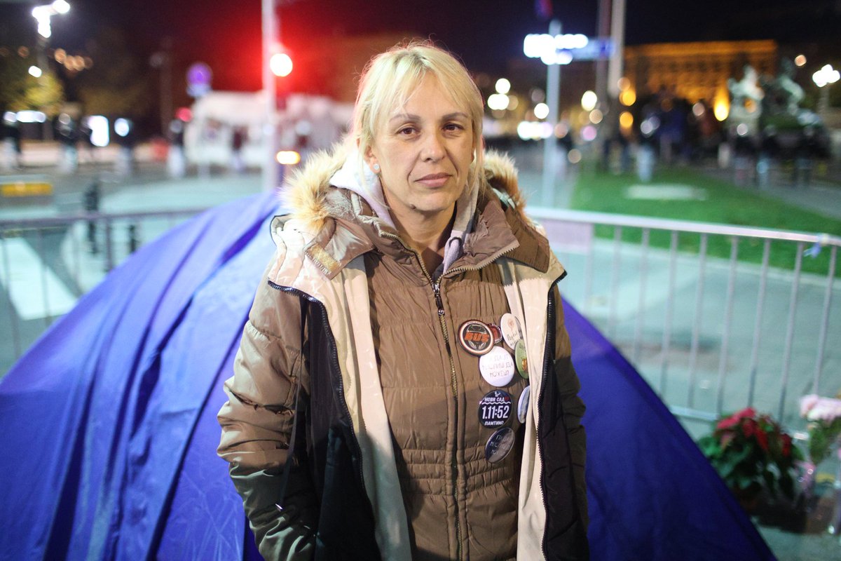 Mama protiv mašinerije (kratak niz fotografija ) 06.11.2025.