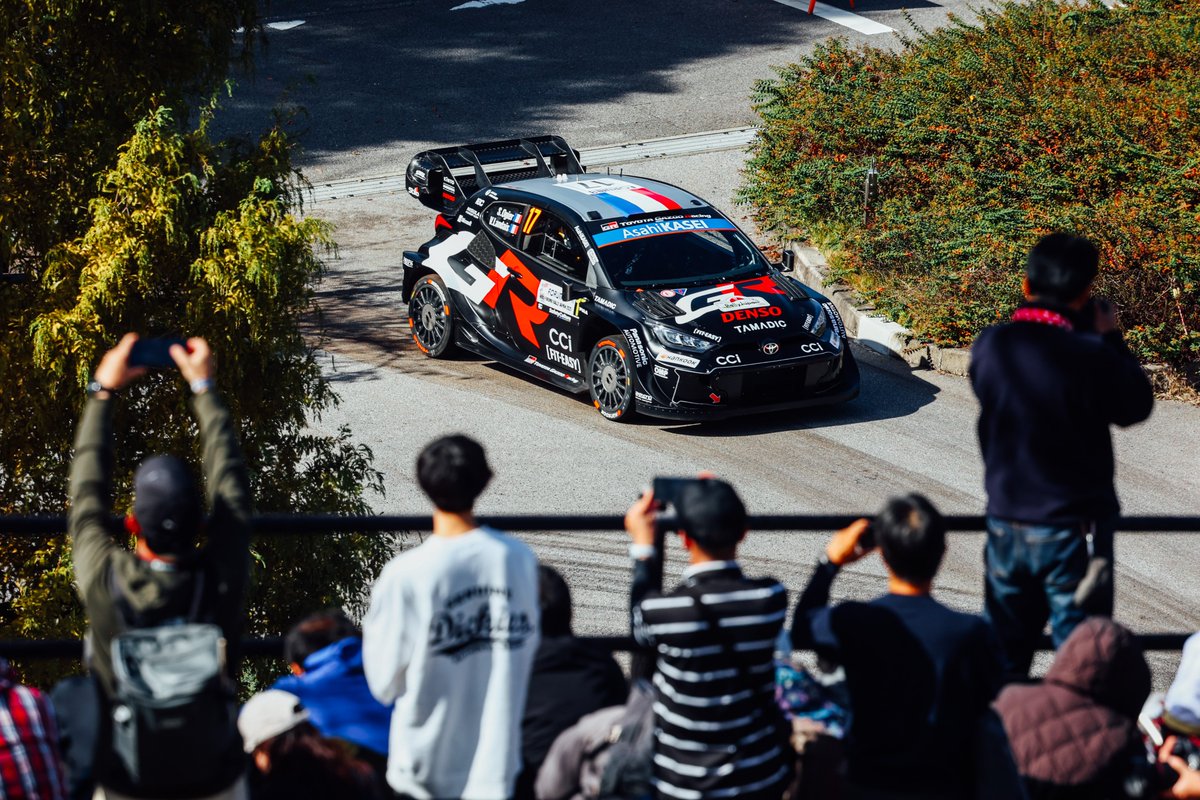 fernischumi's tweet image. Rally de Japón. Sébastien Ogier lidera y Kalle Rovanperä dice prácticamente adiós a sus opciones de Mundial #WRC diariomotor.com/competicion/no…