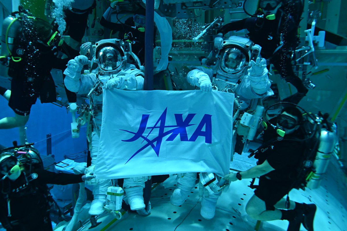 Go Team JAXA!! 👩‍🚀🇯🇵✨  @ NBL

船外活動の訓練時に星出さんと一緒にパシャリ📸
NBL training with an experienced JAXA astronaut, Akihiko Hoshide <a href="/Aki_Hoshide/">星出 彰彦 (JAXA宇宙飛行士)</a> !!