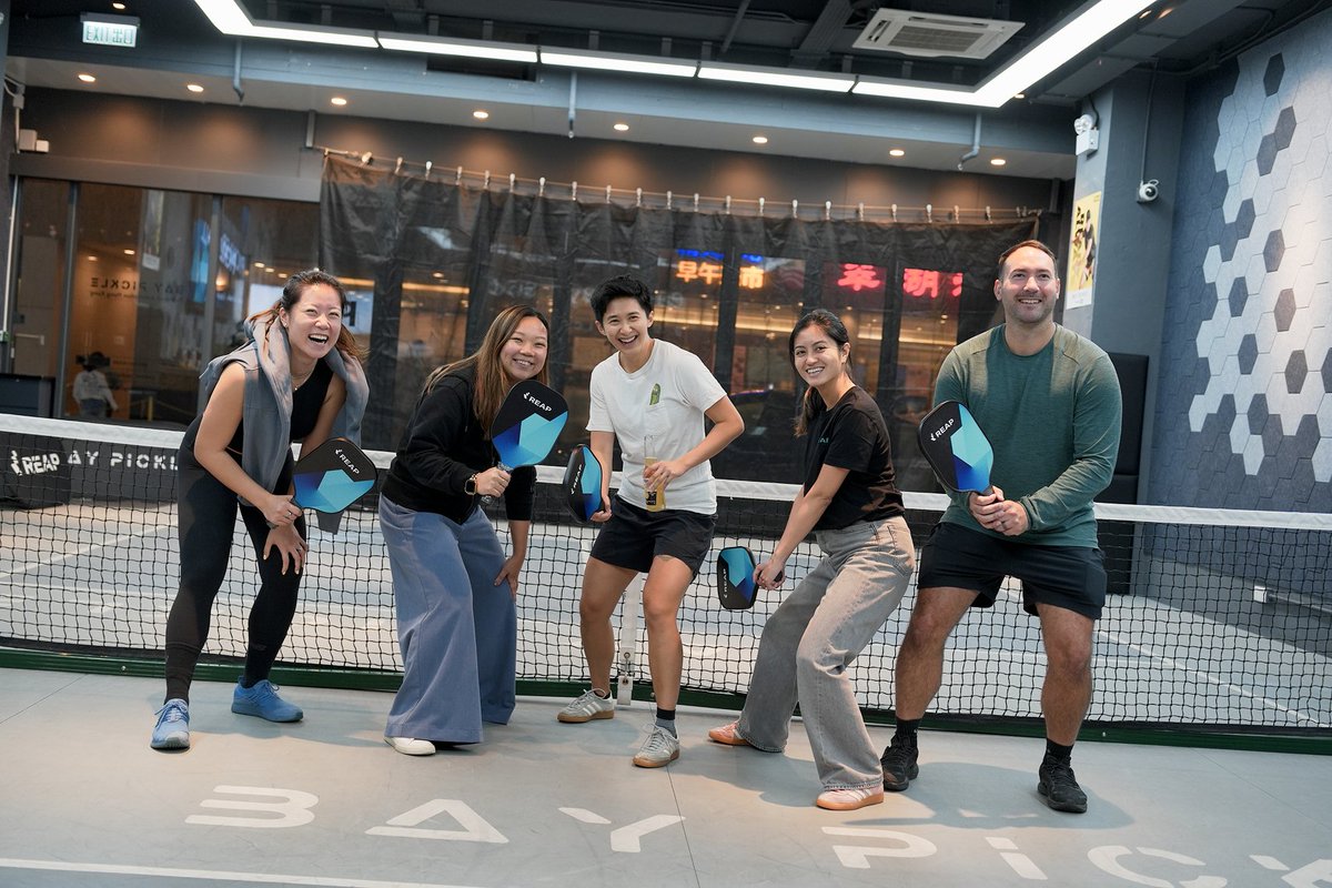ReapGlobal's tweet image. This year, we decided to do things a little different for the post-conference festivities, switching out the basic Prosecco for Late Night Pickleball. 🥂 ➡️ 🏓

What better way to unwind than with a couple of rackets and some friendly competition! 

#HKFTW #PostConference…