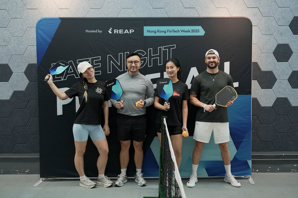 ReapGlobal's tweet image. This year, we decided to do things a little different for the post-conference festivities, switching out the basic Prosecco for Late Night Pickleball. 🥂 ➡️ 🏓

What better way to unwind than with a couple of rackets and some friendly competition! 

#HKFTW #PostConference…