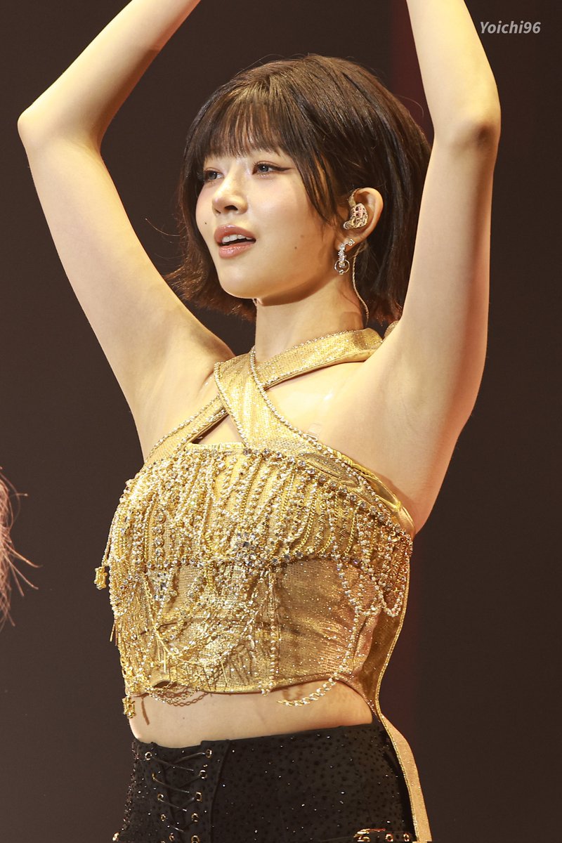 kpop_data_set's tweet image. 251102 Rei 💛

Purchase full album 1900+ pics ganknow.com/services/70682…

#레이 #REI #レイ
#아이브 #IVE #アイヴ