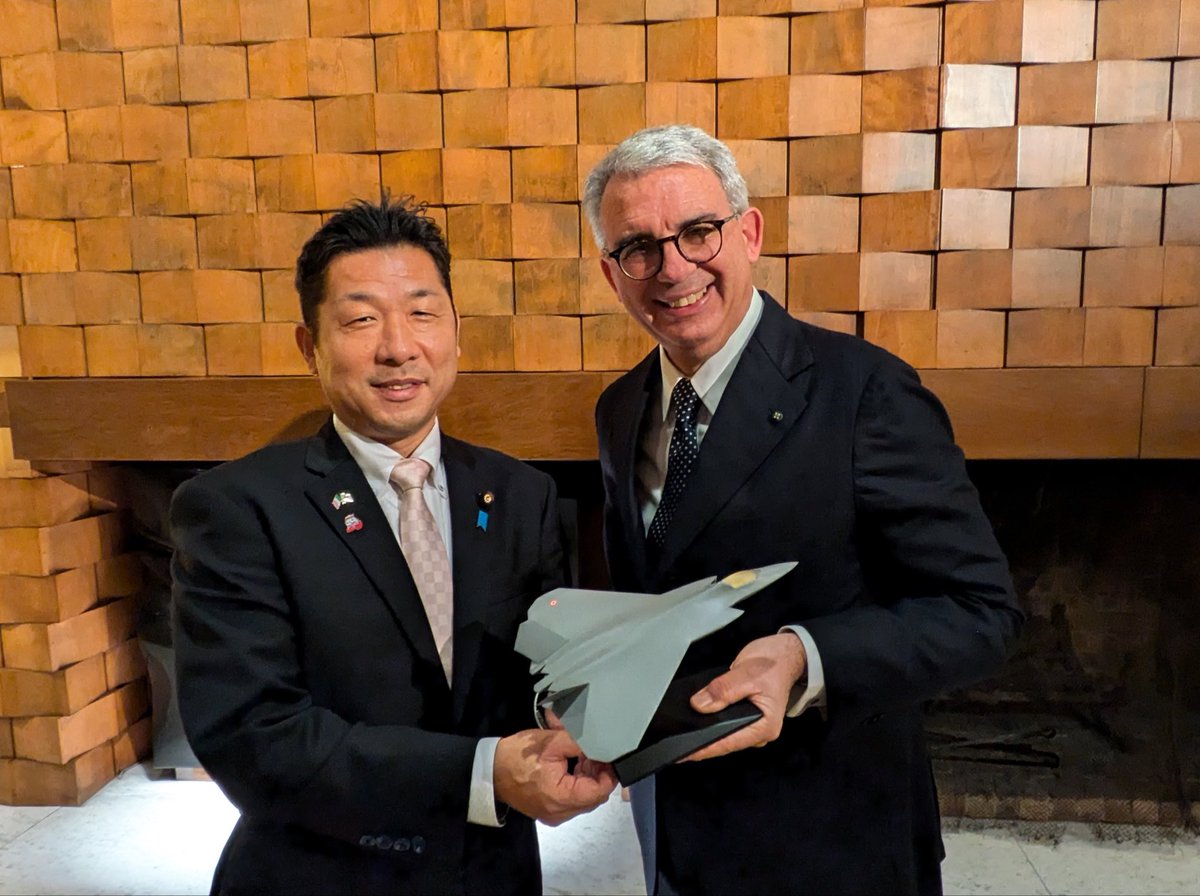 ModJapan_jp's tweet image. 11月4日、若林防衛大臣政務官は、駐日 #イタリア 大使及び国防武官主催レセプションに出席🇮🇹

#GCAP (日英伊３カ国による次期戦闘機の共同開発プログラム)✈️をはじめとする防衛協力・交流に関して、各国の大使らと意見交換しました。

防衛省・自衛隊は、引き続き各国との防衛協力を進めていきます。
