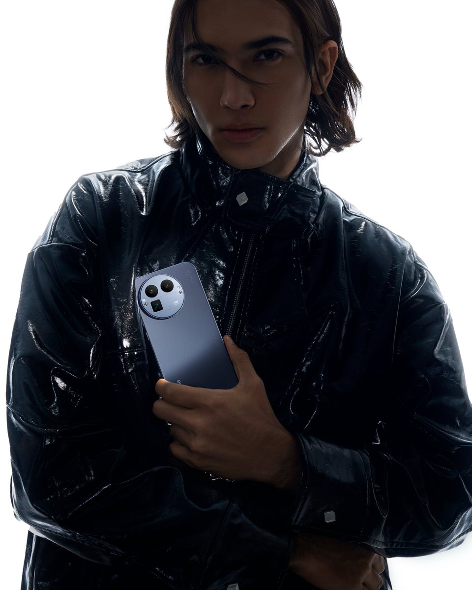 realmeglobal's tweet image. Urban Blue, realme GT 8 Pro.
#realmeGT8Pro 
#ExploreBeyondDefinition
#FirstSwitchableCameraBump