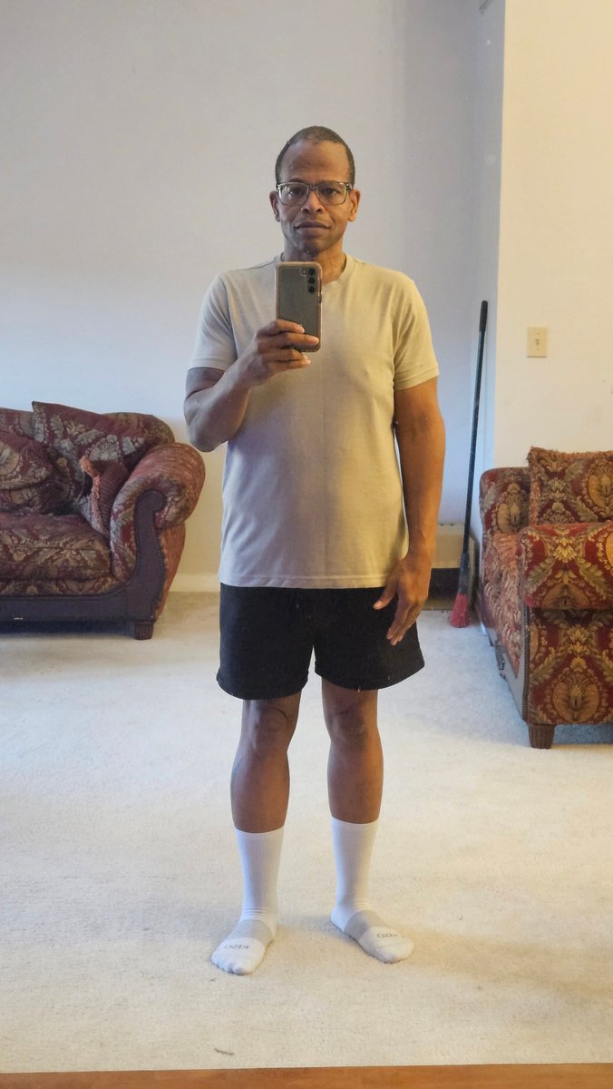 WaymondHarrison's tweet photo. So much progress has been made since August 24th of last year. This was me in June of last year at 325 pounds. I'm now around 183.4 pounds. https://t.co/znS95GBaMi
