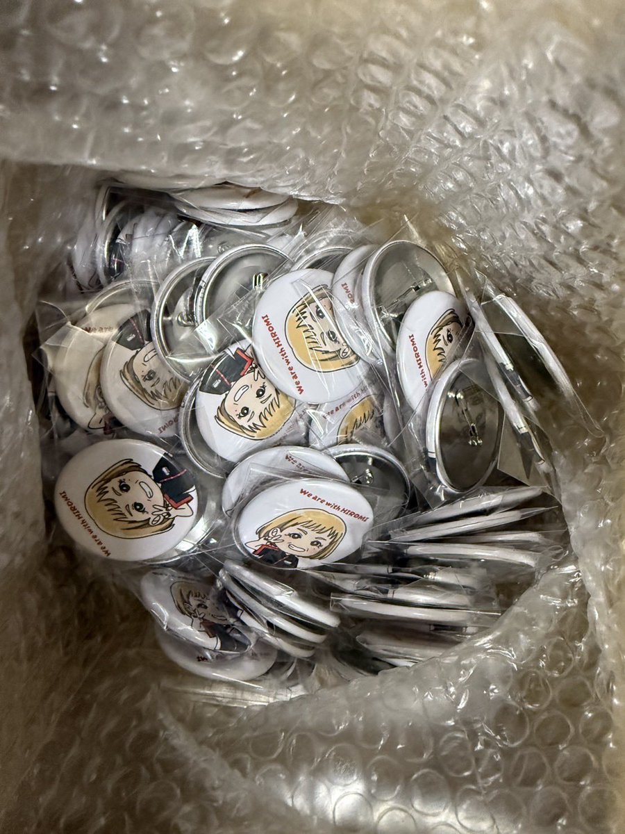 11/15、16に行われるD1GP inお台場のシバタイヤブースさんに「ひろみちゃん缶バッジ」を置かせて頂ける事になりました✨
多くは用意出来なかったので、お一人様お1つにして頂き、多くの方に身に付けて頂いてひろみちゃんと一緒に応援して頂ければ幸いです☺️

#シバタイヤ 
#シバタレーシングチーム