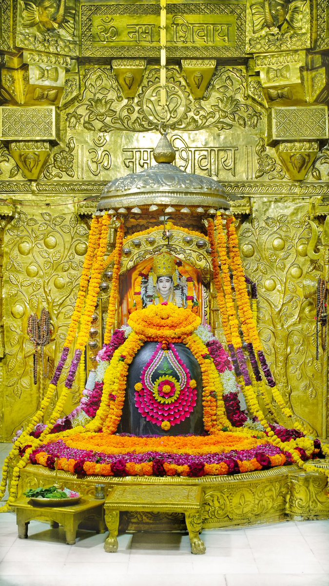 जय श्री सोमनाथ🙏
"महादेव की कृपा से जीवन धन्य होता है,
शिवजी की भक्ति में शांति है,शांति में शिव हैं, शिव ही सत्य हैं।" 
रिप्लाई में "हर हर महादेव " लिखो
#Mahadev #हरहरमहादेव
प्रथम चरण | Trump |
Vivek Ramaswamy