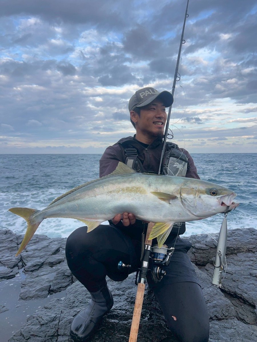 palms_global's tweet photo. Kingfish with BREAK HEAD in Japan 🇯🇵
Rod: Surfstar
Lure: BREAK HEAD 200 Craft-man bait color(AL-453)
Thank you Kyosuke !!
#palmsfishing #kingfish #kingie #hiramasa #hiramasakingfish #rockfishing @palms_japan https://t.co/UTmqQjdt5T