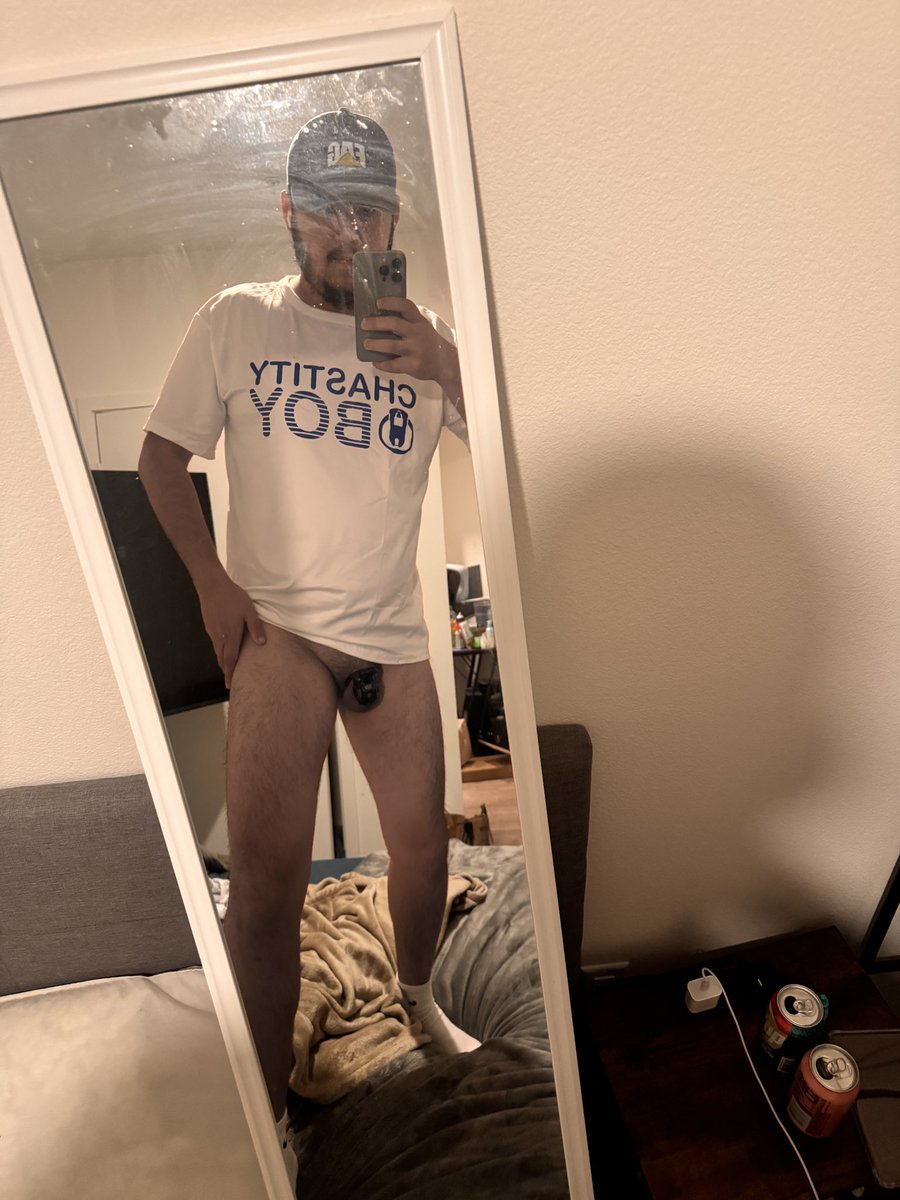 BrandonBoyLA's tweet photo. 06/30 Cage check today. #NNN @KINK3Ddesigns cobra cage is the most comfortable cage I ever bought. Never cutting balls and never wanna unlock. By the way, my new T-shirt and “F@G” cap arrived. It looks good on me. @rugbyunion8 @GayChastityRTs #gaychastity #gaysub @ChastitypigRTS https://t.co/9XPUVti3ba