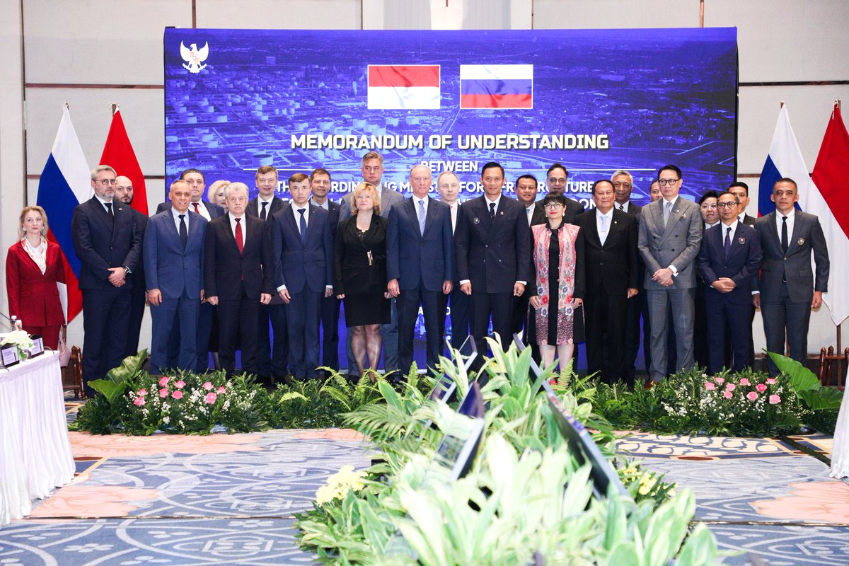 Sebuah kehormatan memimpin delegasi Indonesia dalam pertemuan konsultasi bilateral dengan Federasi Rusia hari ini (6/10) di Jakarta. Saya hadir bersama Wamen Perhubungan Bapak Suntana, Wamen Dikti Sains &amp; Teknologi Prof. Stella Christie, Wamenlu <a href="/havasoegroseno/">Arif Havas Oegroseno</a>, Kementerian