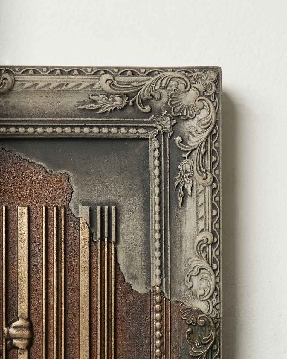 Artful_Explorer's tweet image. Consumerism (Strength) by @kaiart

Chasing success. Flaunting status.
But who’s really in control?
This piece says it all — loud and clear.

#KaiArt #BronzeSculpture #ArtDrop #ArtVisuals #SculptureLovers #DeepArt #ArtPerspective #ContemporarySculpture