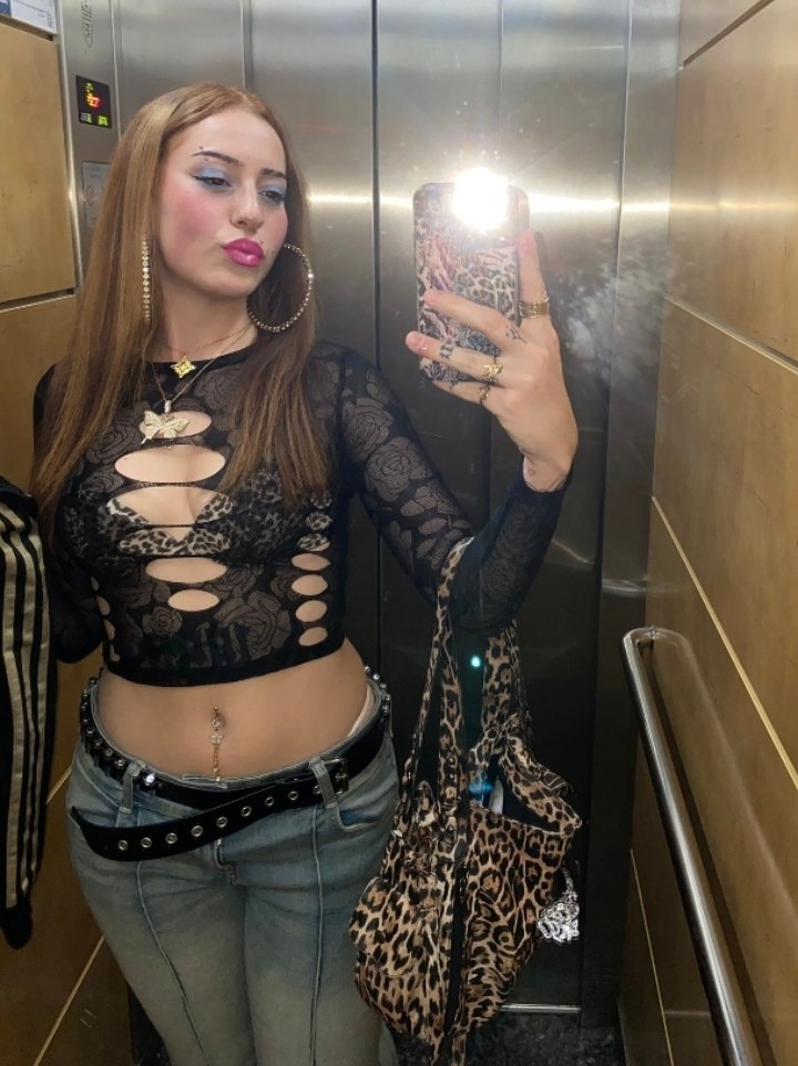 DommeAlbaFans's tweet photo. Selfies de mi DIOSA 
@dommealba 
#findom 
#sumisofinanciero 
#diosa
#choni
#chav
#sugarbaby https://t.co/RWPwztW0eP