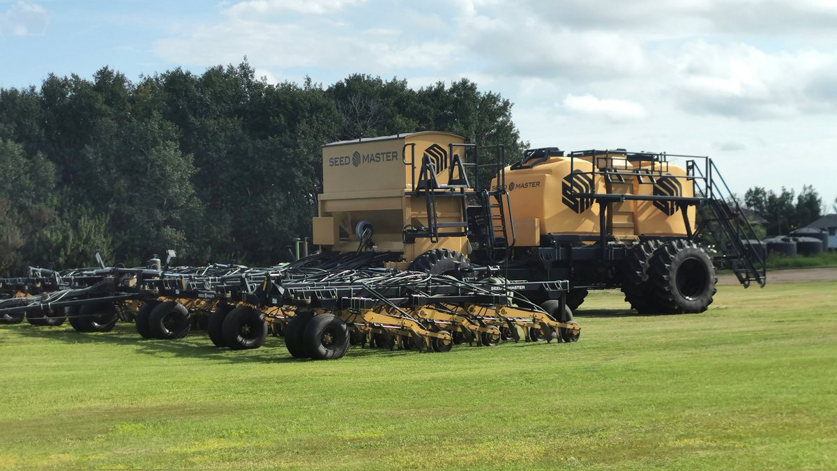 NWsaskThomas's tweet image. Changing knives in the spring. Stick with OEM or dutch?  #dutchopeners #agtwitter #seedmaster #twinshank