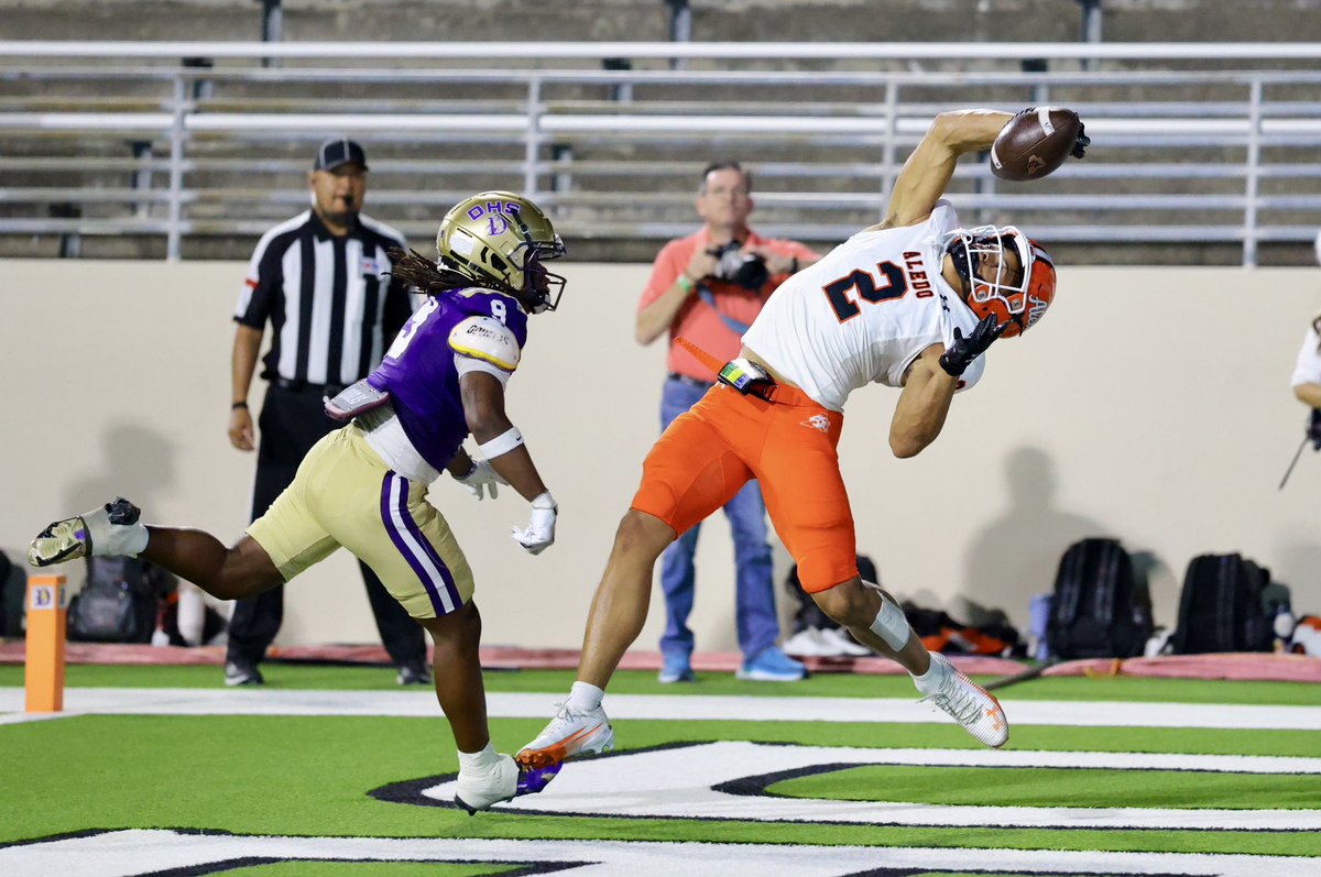 Kaydon Finley scores on a 1-handed catch for a second quarter touchdown as Aledo leads Denton 56-0 at halftime. <a href="/Gosset41/">Brian Gosset</a> <a href="/ProfessorDiggs/">Matt Diggs</a>