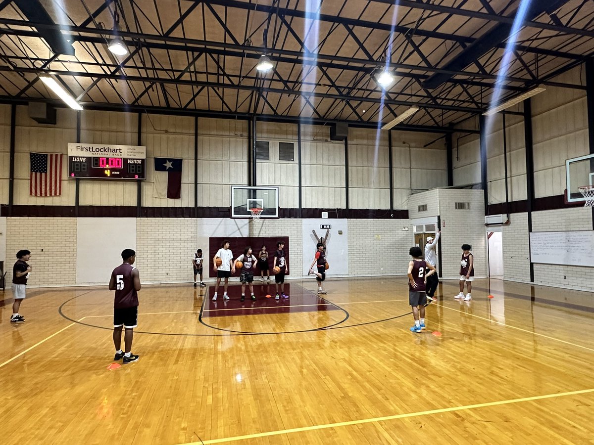 Lockhart Basketball is in full swing!! Our very own <a href="/Coach_Vi_Hayes/">L.L. Hayes</a> doing a great job with our Freshman guys! They have improved so much and continue to get better and better! <a href="/LocLions/">Lockhart Athletics</a> #PRIDE #TCC #SlowGrind