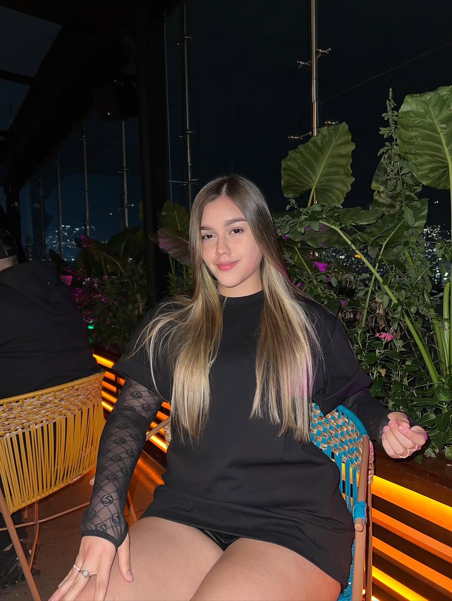 SexyVestidos's tweet image. La dama de negro 🖤 🤤