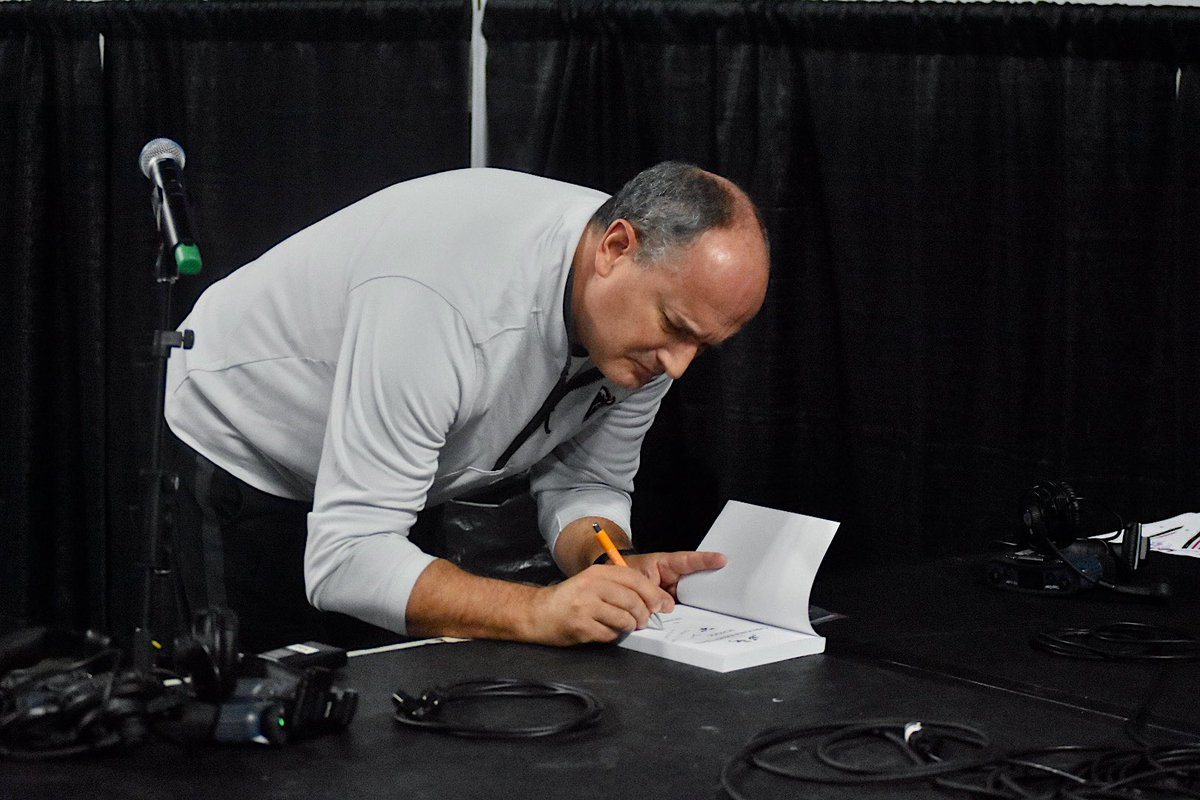 MilliganMBB's tweet image. TOMORROW!!

Catch @coachrobbuffs at Alumni Hall in Chapel Hill for a chance to have your own book signed 📚⛹🏻