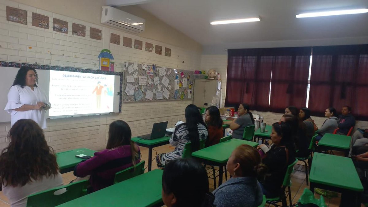 cspcsaltillo's tweet photo. Integrantes de la Unidad de Integración Familiar impartieron la plática “Responsabilidad Parental” en el Jardín de Niños Margarita Tapia, la Primaria Justo Sierra y la colonia Diana Laura, promoviendo la comunicación y el fortalecimiento familiar.

#PorAmorASaltillo #Saltillo https://t.co/3th0SZG90e