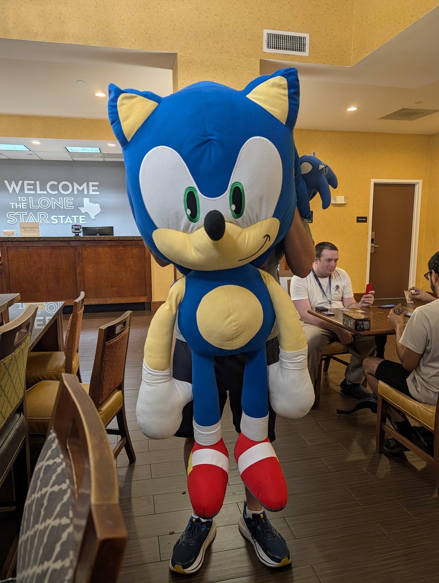 hi if you want to find me <a href="/SonicExpo/">Sonic EXPO: Dallas</a> I brought a small sonic plush to help u