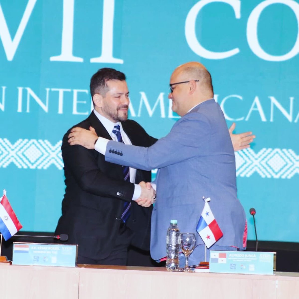 Con orgullo entregué la presidencia pro tempore de UNIORE al ministro César Emilio Rossel 🇵🇾, en la XVII Conferencia de Organismos Electorales. Fortalecimos equipos con innovación, formación y compromiso. Ser experto electoral también es liderar tecnología y comunicación.