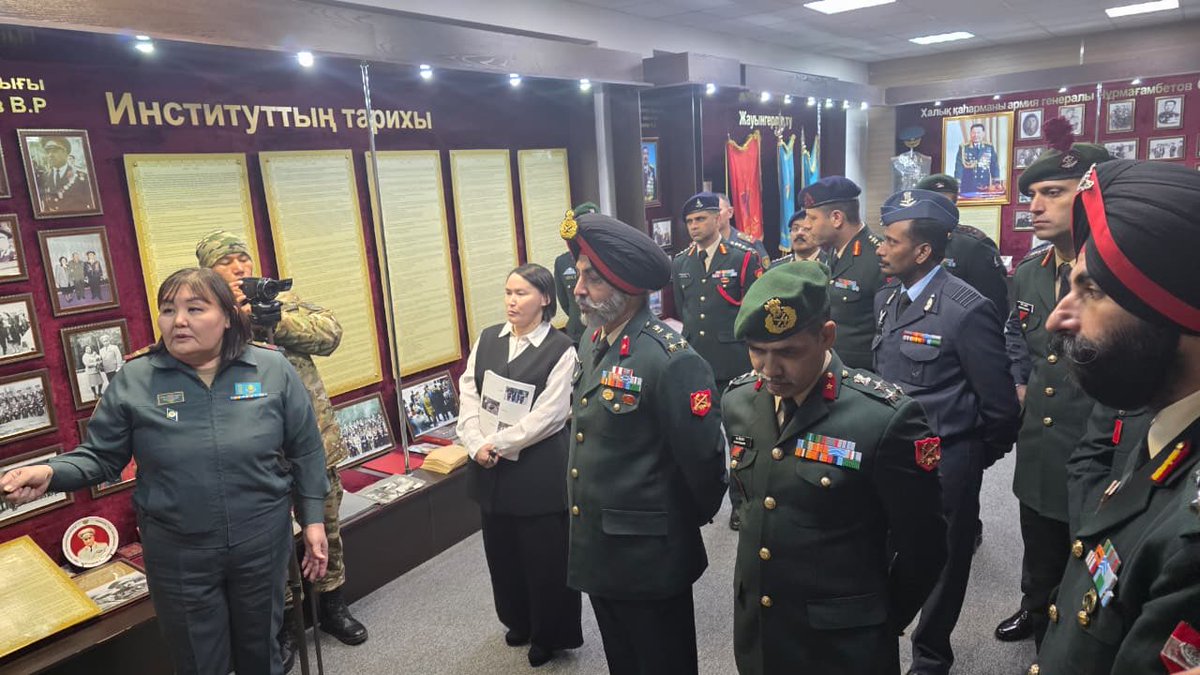 ia_awc's tweet image. Indo-Kazakh Def Outreach 🇮🇳🇰🇿 Officers from HC Course #AWC visit Land Forces Institute, Almaty, discussing modern military aspects &amp;amp; mutual cooperation. Insights into training, education, technology &amp;amp; research, strengthening Indo- Kazakh defence ties @adgpi ⁦@artrac_ia⁩