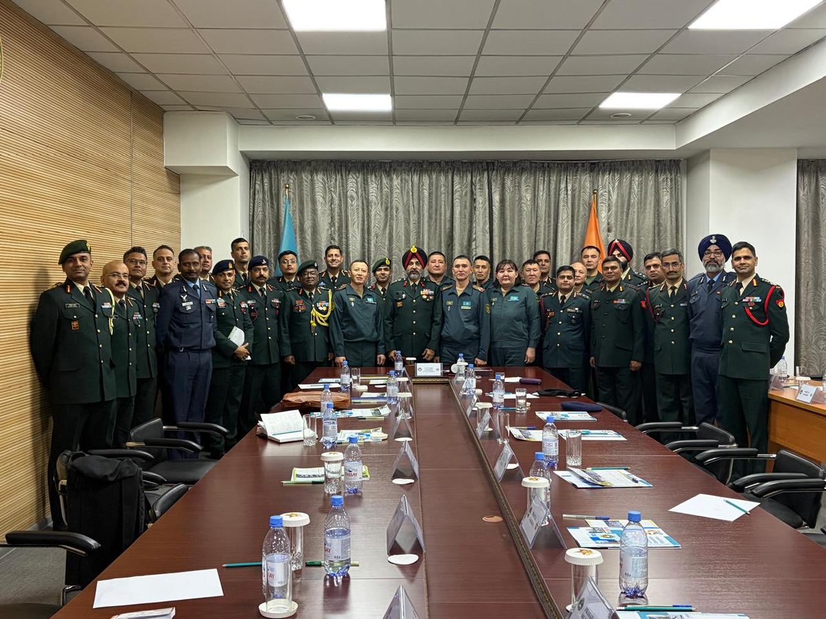 ia_awc's tweet image. Indo-Kazakh Def Outreach 🇮🇳🇰🇿 Officers from HC Course #AWC visit Land Forces Institute, Almaty, discussing modern military aspects &amp;amp; mutual cooperation. Insights into training, education, technology &amp;amp; research, strengthening Indo- Kazakh defence ties @adgpi ⁦@artrac_ia⁩