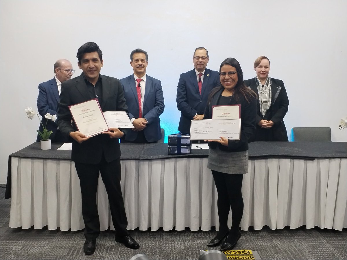 colegiocpmexico's tweet image. En el marco del 24.° #Foro de investigación #fiscal se llevó a cabo la entrega del Premio de Investigación Fiscal 2025.

Tercer lugar: Leticia Montes de Oca.
Segundo lugar: Marco Balderas
Primer lugar: Elsa Ávila y Eduardo Riveron.

Muchas felicidades a los ganadores, gracias por…