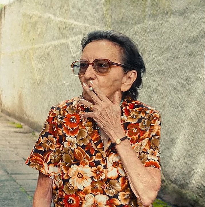 Assisti "O Agente Secreto" e além da entrega absurda do Wagner, saí do filme encantada com a Dona Sebastiana. Era a Tânia Maria aparecer em cena que eu já começava a sorrir, atrizona demaisss!!!!! Filme maravilhoso, KMF acertou muito aqui