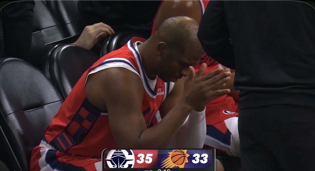 santanawrlld's tweet image. not even 10 games in and this nigga cp already done with beal 😭😂