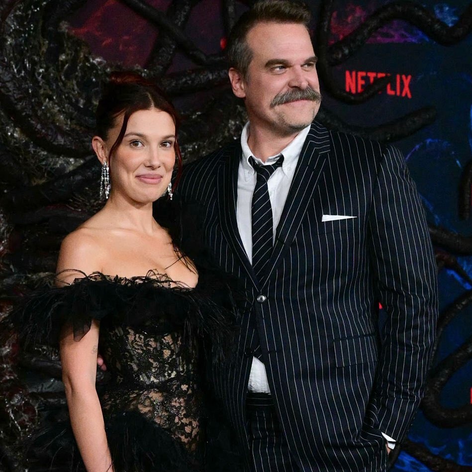 esterscline's tweet photo. hoje vou dormir feliz sabendo que era tudo mentira e o carinho entre eles nunca mudou. lindos ❤️‍🩹 #strangerthings5 https://t.co/QOk921ZI6M