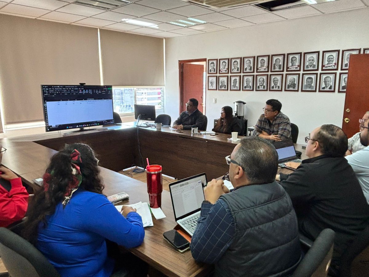 Equipo <a href="/SAE_CEN/">Secretaría de Acción Electoral del CEN del PRI</a> se capacitó en la captura de información que debe incorporarse al trabajo conjunto hecho con las Secretarías de Organización y de Operación, así como con Consejo Político <a href="/PRI_Nacional/">PRI</a>.

🇲🇽<a href="/alitomorenoc/">Alejandro Moreno</a>
<a href="/Jorge_Meade/">Jorge Meade Ocaranza</a>
<a href="/PabloAnguloB/">Pablo Angulo Briceño</a>
<a href="/ale_anbec/">Alejandra Andrade</a> 
#Ruta27
#PorConvicción