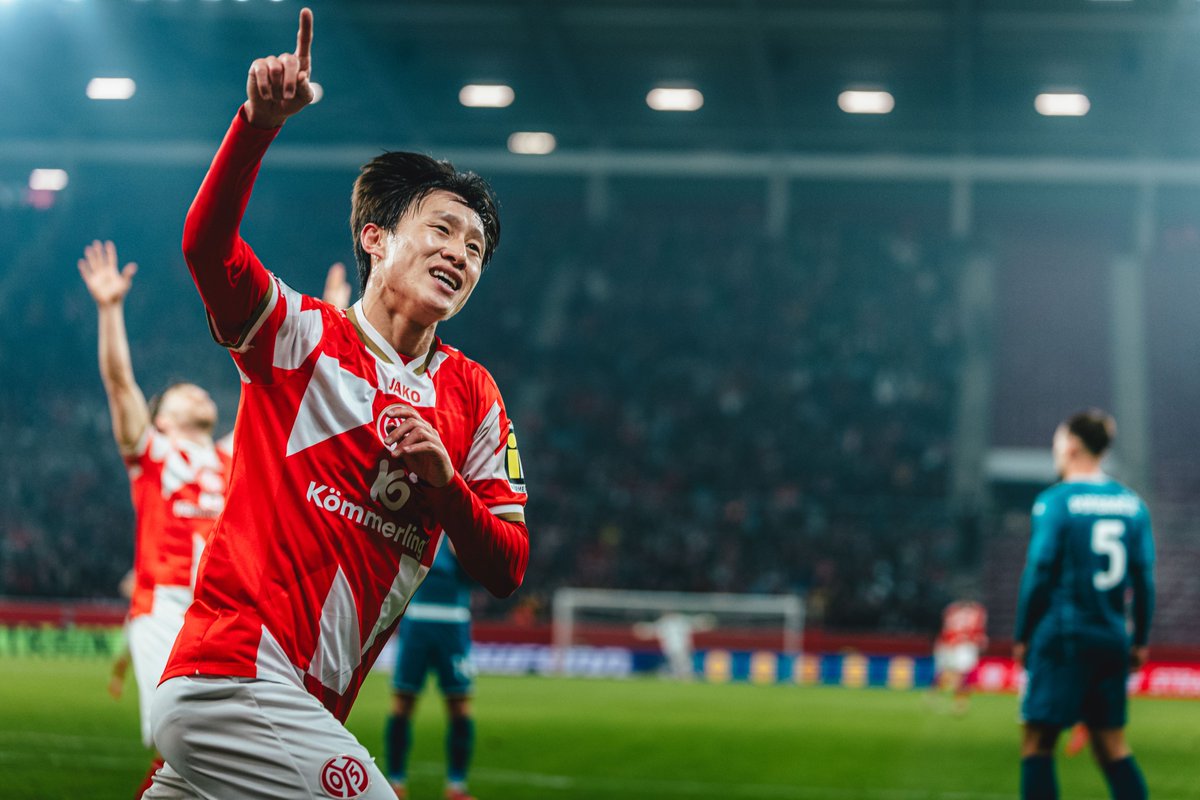 mainz05_kr's tweet photo. 지난 밤 팀을 승리로 이끈 이ㅣㅣㅣㅣㅣ재성!!! 😍
#Mainz05 #M05ACF https://t.co/4YZwtbJsco