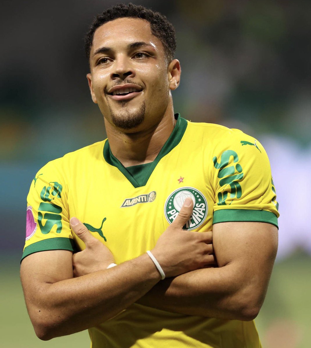 centregoals's tweet image. 🇧🇷🔥 20-year-old Vitor Roque in his last 20 games:

→ 15 goals
→ 5 assists 

Earned a call up to Brazil national team 👏